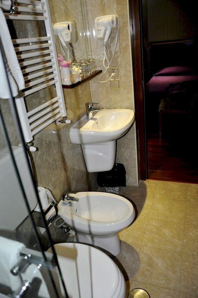 Drago D'oro - Accross From Metro Vittorio Emanuele Bed & Breakfast Rome