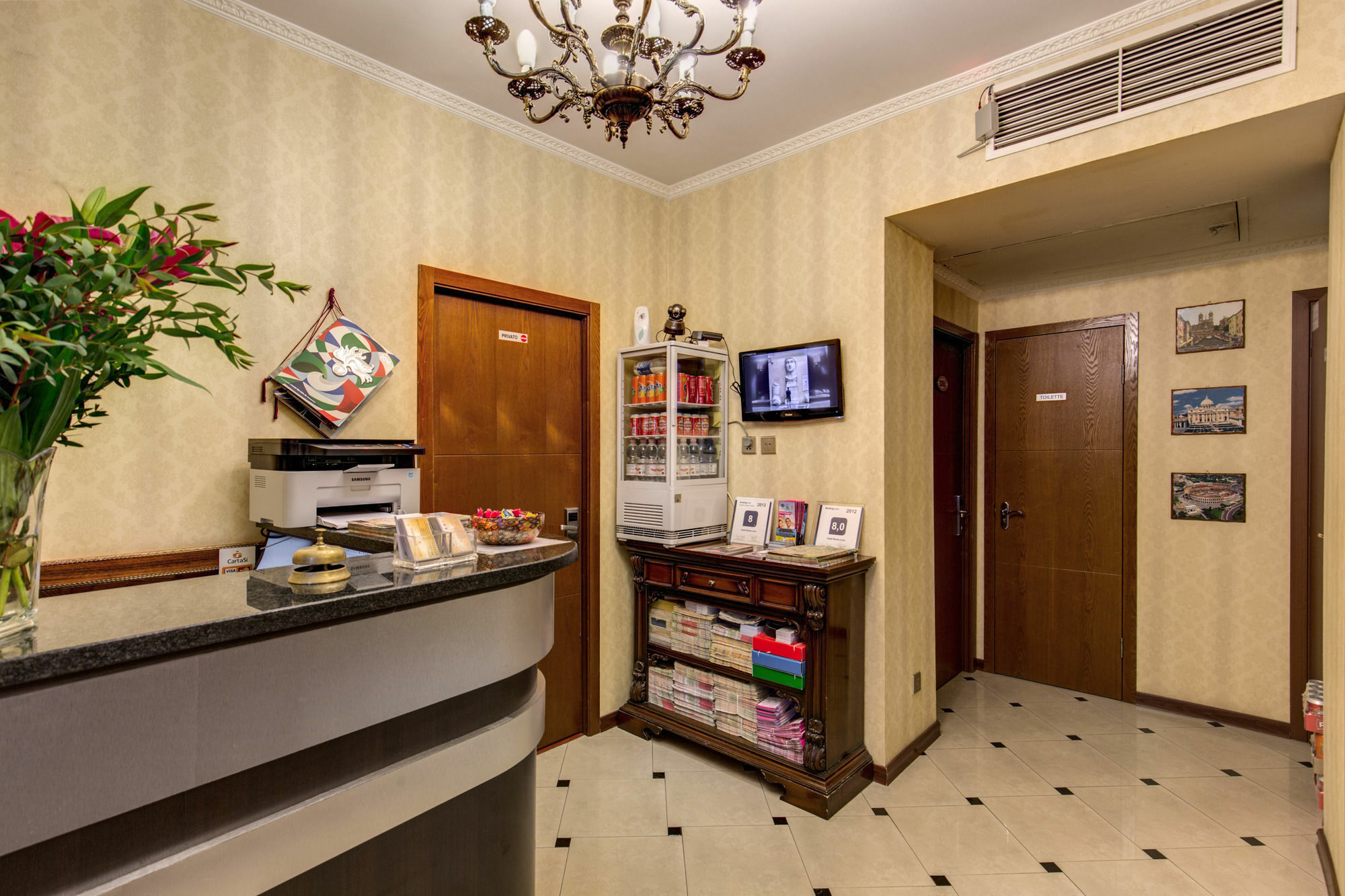 Drago D'oro - Accross From Metro Vittorio Emanuele Bed & Breakfast Rome