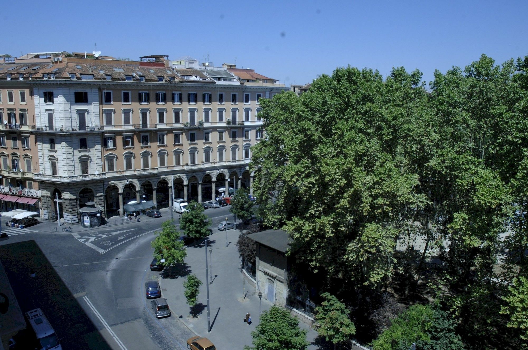 Drago D'oro - Accross From Metro Vittorio Emanuele Alojamento de Acomodação e Pequeno-almoço Roma